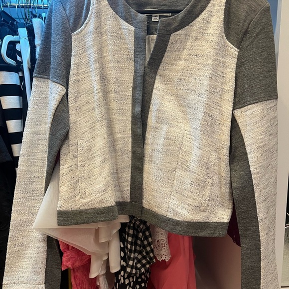 Cabi Shrunken blazer Style 211, gray and white - Picture 9 of 10